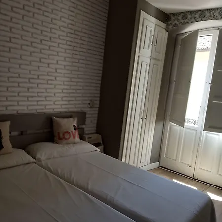 Hostal Le Vintage-3